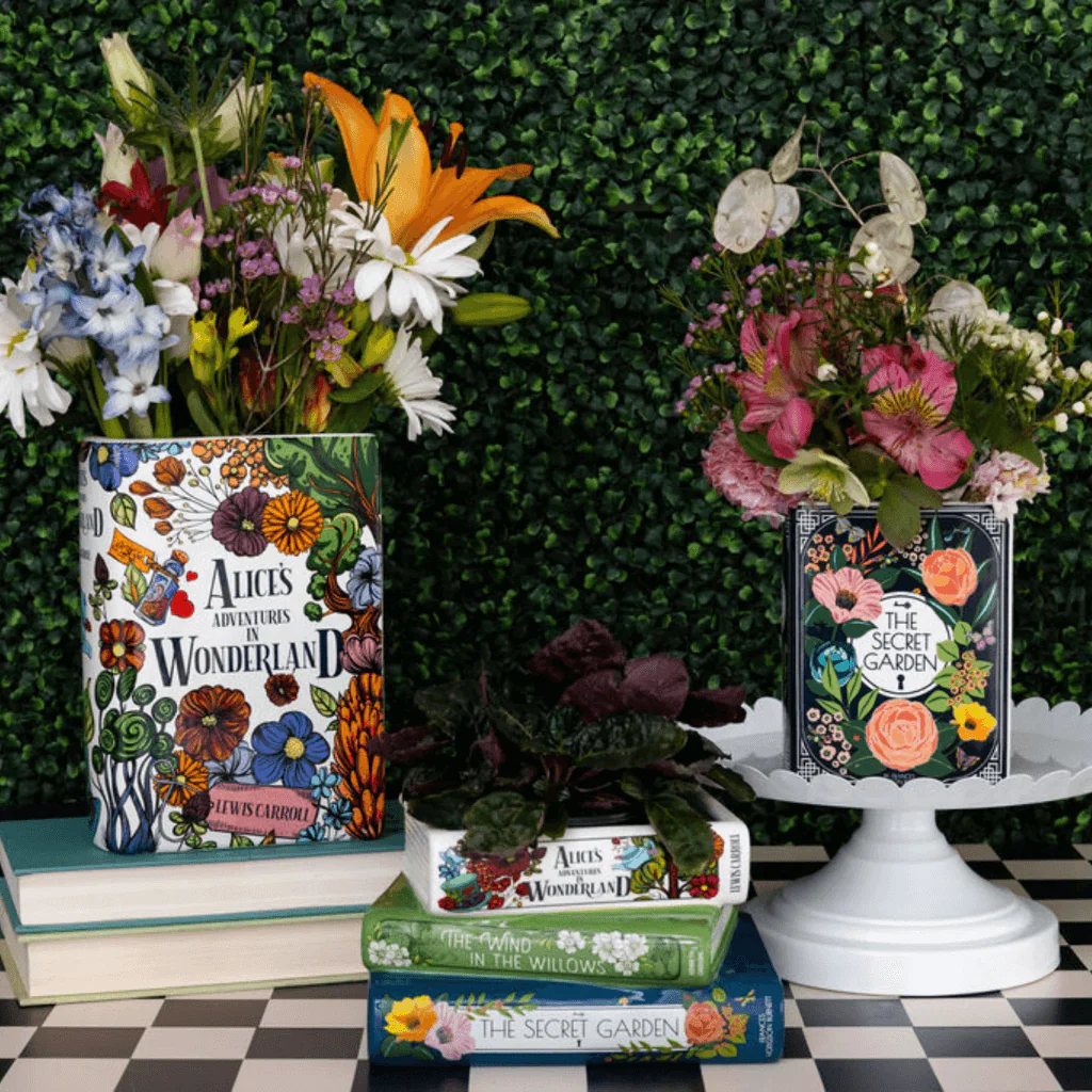 Large Book Vase – Alice’s Adventures in Wonderland - Image 5