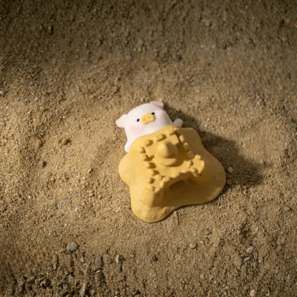 LuLu the Piggy Beach Party Blind Box Figure - Image 12