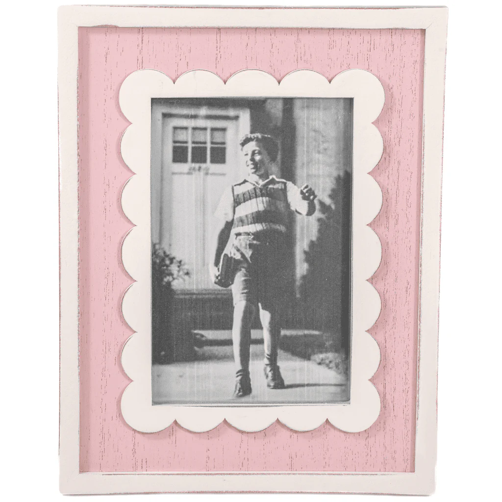 Pink Scalloped Edge Photo Frame