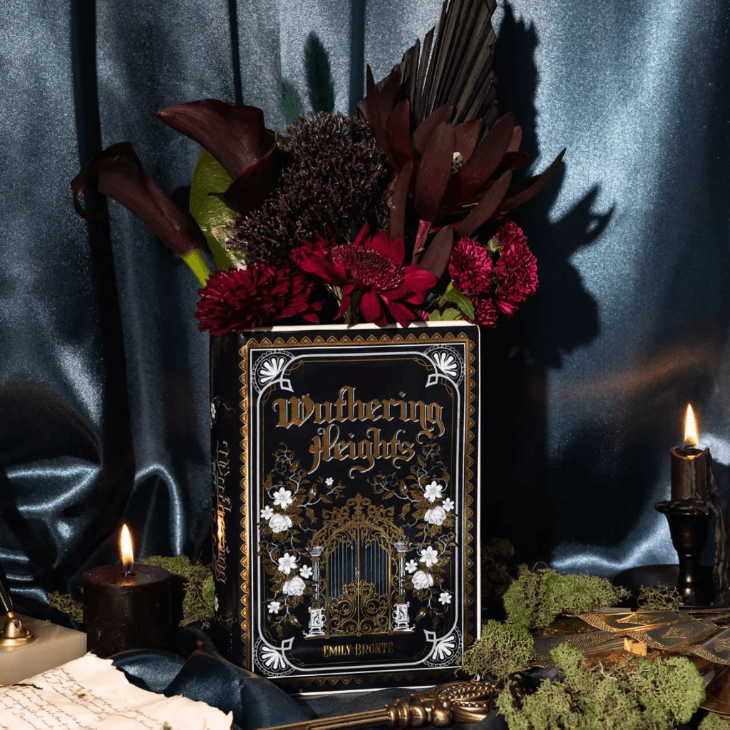 Wuthering Heights Ceramic Book Vase – Emily Brontë Book Lover Decor - Image 7