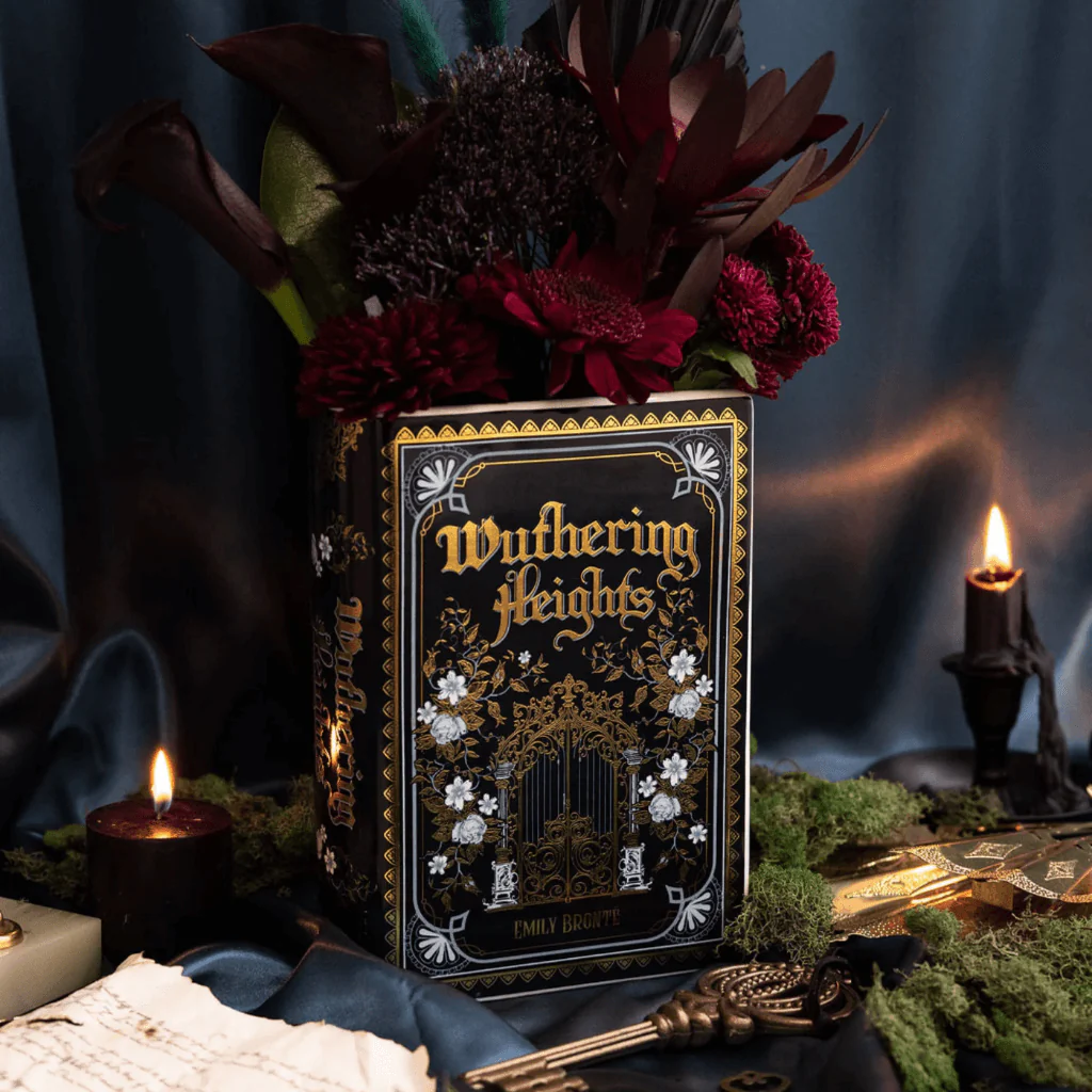 Wuthering Heights Ceramic Book Vase – Emily Brontë Book Lover Decor - Image 8
