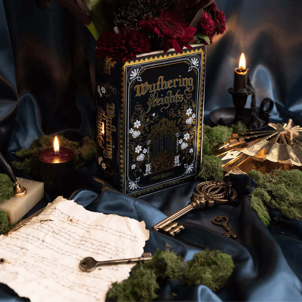 Wuthering Heights Ceramic Book Vase – Emily Brontë Book Lover Decor - Image 9